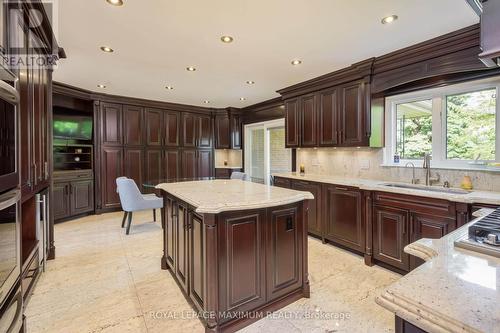 35 Lorengate Place, Vaughan (Islington Woods), ON - Indoor Photo Showing Kitchen With Upgraded Kitchen