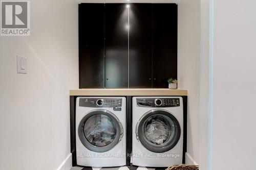 939 Teal Drive, Burlington, ON - Indoor Photo Showing Laundry Room