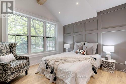 939 Teal Drive, Burlington, ON - Indoor Photo Showing Bedroom
