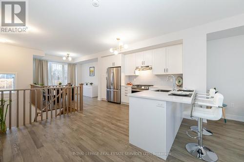 1460 Yellow Rose Circle, Oakville, ON - Indoor Photo Showing Kitchen With Upgraded Kitchen