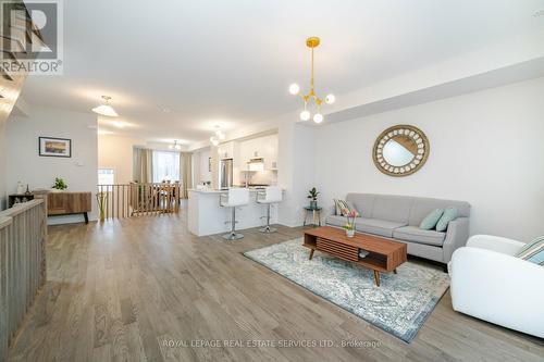 1460 Yellow Rose Circle, Oakville, ON - Indoor Photo Showing Living Room