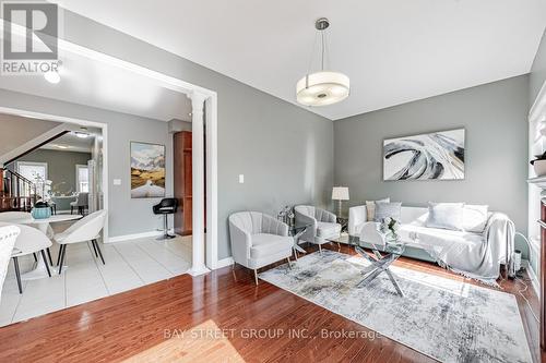 56 Ulson Drive, Richmond Hill, ON - Indoor Photo Showing Living Room