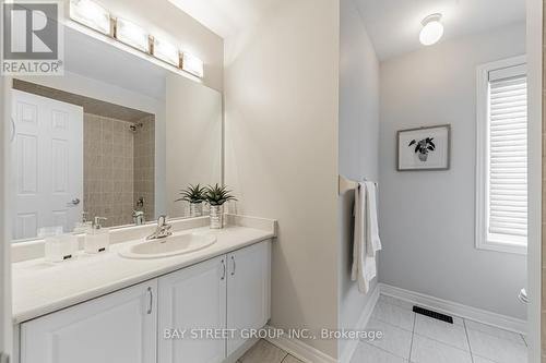 56 Ulson Drive, Richmond Hill, ON - Indoor Photo Showing Bathroom