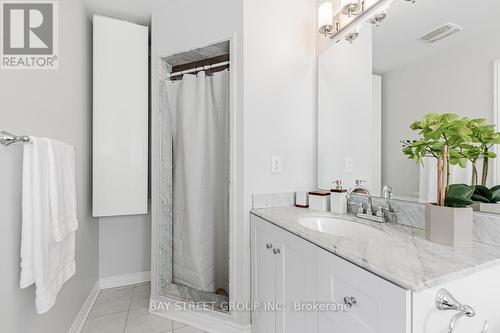 56 Ulson Drive, Richmond Hill, ON - Indoor Photo Showing Bathroom