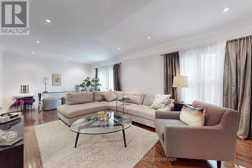 11 Mallingham Court, Toronto, ON - Indoor Photo Showing Living Room