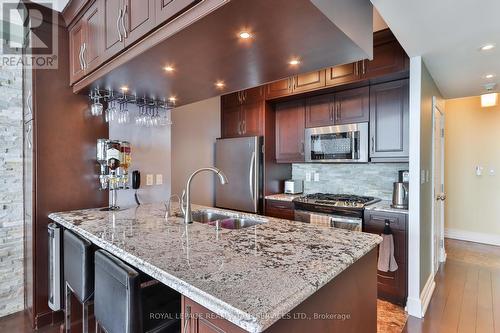 3910 - 35 Mariner Terrace, Toronto, ON - Indoor Photo Showing Kitchen With Double Sink With Upgraded Kitchen