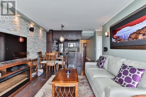 3910 - 35 Mariner Terrace, Toronto, ON - Indoor Photo Showing Living Room