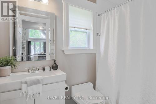 128 Wakeford Road, Kawartha Lakes, ON - Indoor Photo Showing Bathroom