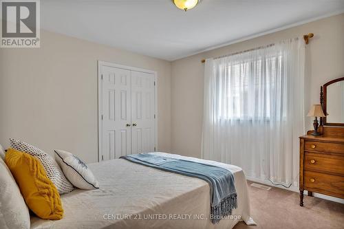 1329 White Crescent, Peterborough, ON - Indoor Photo Showing Bedroom