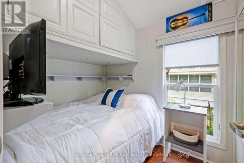 81 - 2152 County Road 36 Road, Kawartha Lakes, ON - Indoor Photo Showing Bedroom