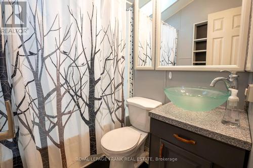 81 - 2152 County Road 36 Road, Kawartha Lakes, ON - Indoor Photo Showing Bathroom