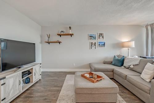 1425 Ghent Avenue|Unit #901, Burlington, ON - Indoor Photo Showing Living Room