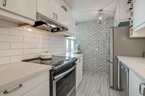 1425 Ghent Avenue|Unit #901, Burlington, ON - Indoor Photo Showing Kitchen