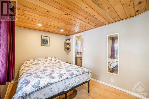 6 Peace Lane, Westport, ON - Indoor Photo Showing Bedroom