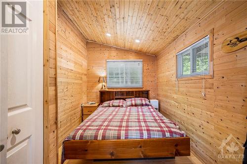 6 Peace Lane, Westport, ON - Indoor Photo Showing Bedroom