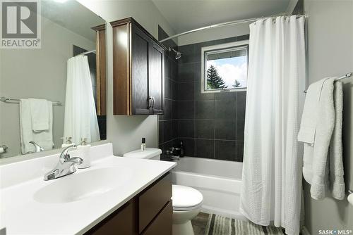 243 Rose Street N, Regina, SK - Indoor Photo Showing Bathroom