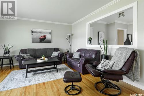 243 Rose Street N, Regina, SK - Indoor Photo Showing Living Room
