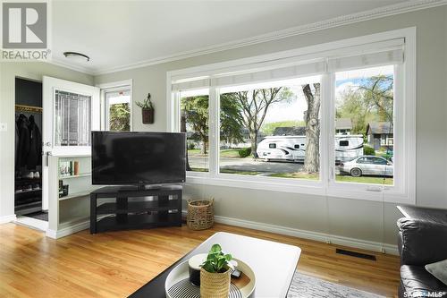 243 Rose Street N, Regina, SK - Indoor Photo Showing Living Room