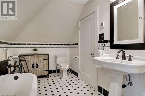 76 Schneider Avenue, Kitchener, ON - Indoor Photo Showing Bathroom