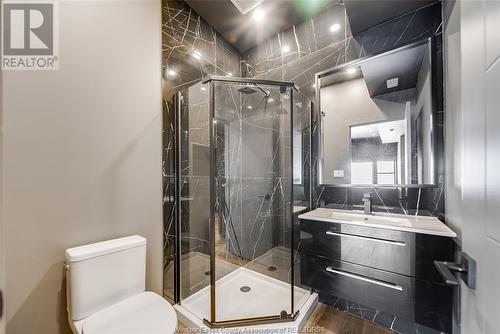 4667 Wyandotte Street East Unit# 4665, Windsor, ON - Indoor Photo Showing Bathroom