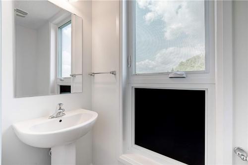 Main Floor - 2PC Bath - 261 Woodbine Avenue|Unit #26, Kitchener, ON - Indoor Photo Showing Bathroom