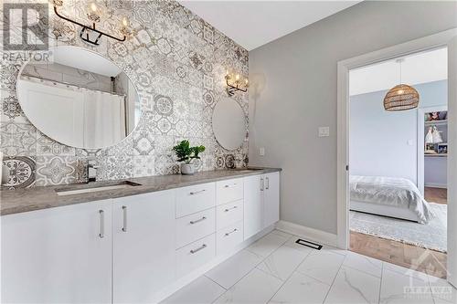 536 Leimerk Court, Manotick, ON - Indoor Photo Showing Bathroom