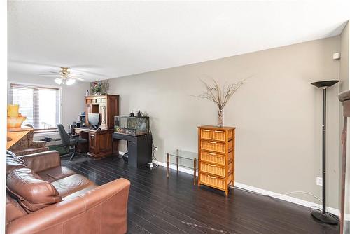 14 Glengary Crescent, Caledonia, ON - Indoor Photo Showing Living Room