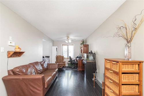 14 Glengary Crescent, Caledonia, ON - Indoor Photo Showing Living Room