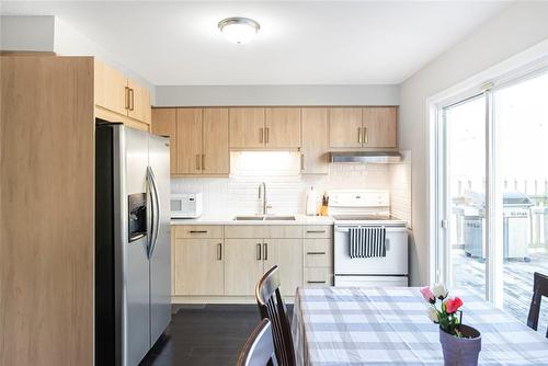 14 Glengary Crescent, Caledonia, ON - Indoor Photo Showing Kitchen