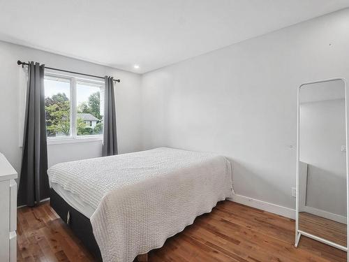 Master bedroom - 5260 Rue Boisvert, Longueuil (Saint-Hubert), QC - Indoor Photo Showing Bedroom