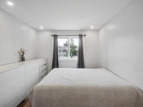 Master bedroom - 5260 Rue Boisvert, Longueuil (Saint-Hubert), QC - Indoor Photo Showing Bedroom