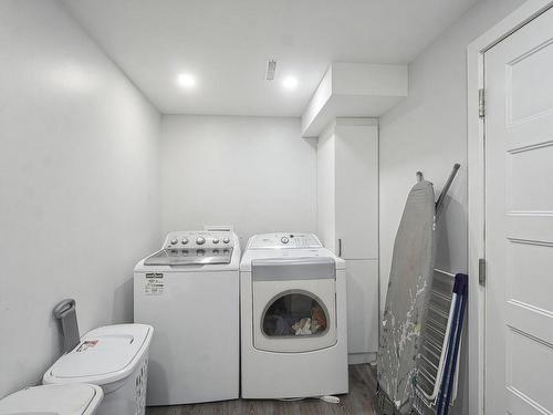 Hall - 5260 Rue Boisvert, Longueuil (Saint-Hubert), QC - Indoor Photo Showing Laundry Room
