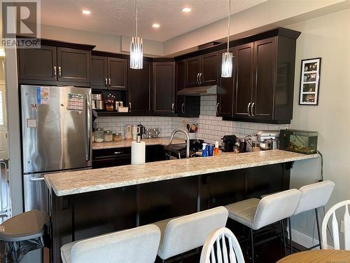 137 2077 20Th St, Courtenay, BC - Indoor Photo Showing Kitchen