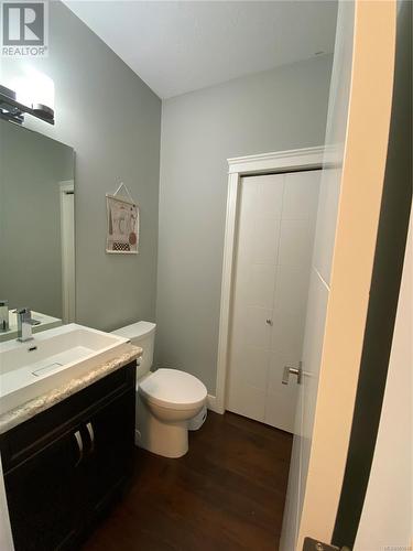 137 2077 20Th St, Courtenay, BC - Indoor Photo Showing Bathroom