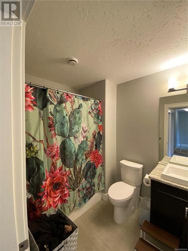 137 2077 20Th St, Courtenay, BC - Indoor Photo Showing Bathroom