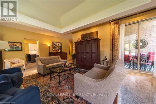 107 - 8111 Forest Glen Drive, Niagara Falls, ON - Indoor Photo Showing Living Room