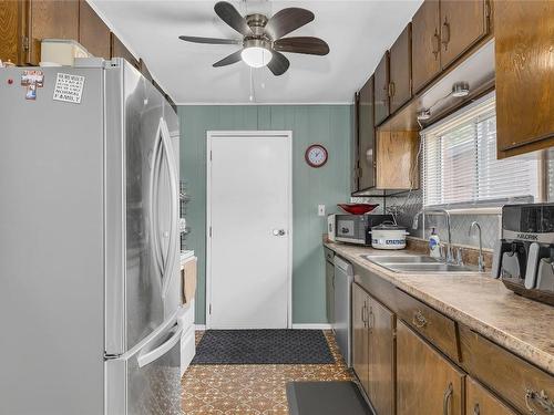 5836 33 Highway, Beaverdell, BC - Indoor Photo Showing Kitchen With Double Sink