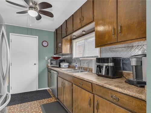 5836 33 Highway, Beaverdell, BC - Indoor Photo Showing Kitchen With Double Sink