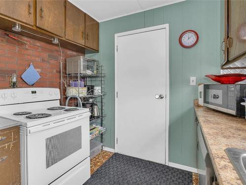 5836 33 Highway, Beaverdell, BC - Indoor Photo Showing Kitchen
