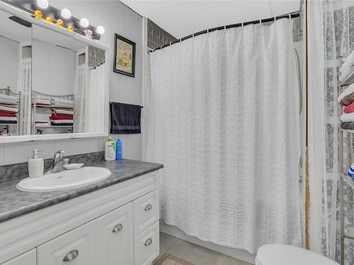 5836 33 Highway, Beaverdell, BC - Indoor Photo Showing Bathroom