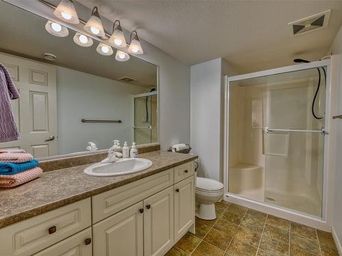 2089 Bowron Street, Kelowna, BC - Indoor Photo Showing Bathroom