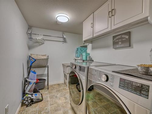 2089 Bowron Street, Kelowna, BC - Indoor Photo Showing Laundry Room