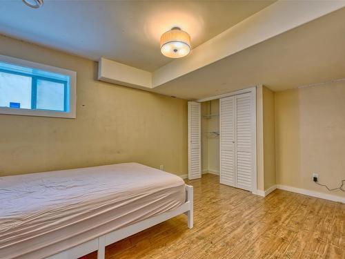 2089 Bowron Street, Kelowna, BC - Indoor Photo Showing Bedroom