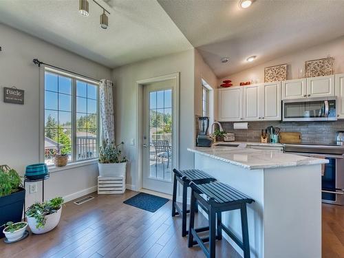 2089 Bowron Street, Kelowna, BC - Indoor Photo Showing Kitchen