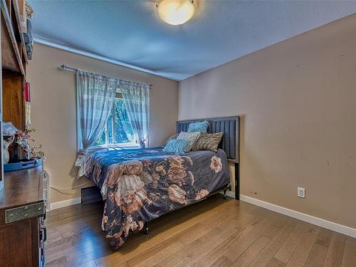 2089 Bowron Street, Kelowna, BC - Indoor Photo Showing Bedroom