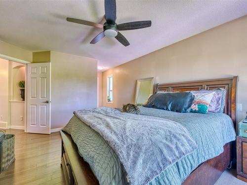 2089 Bowron Street, Kelowna, BC - Indoor Photo Showing Bedroom