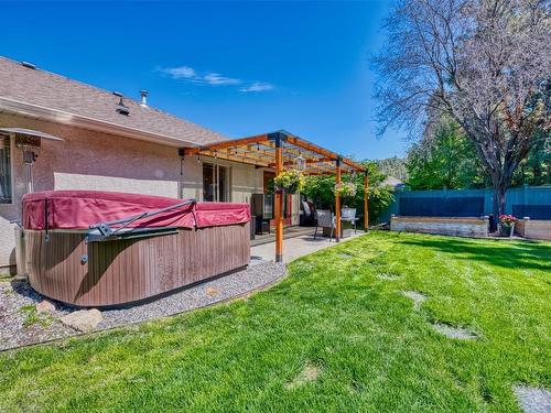 2089 Bowron Street, Kelowna, BC - Outdoor