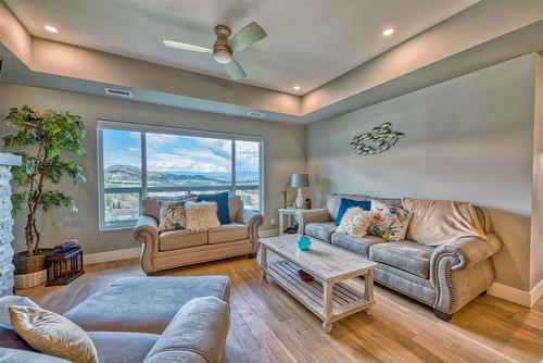 14-2161 Upper Sundance Drive, West Kelowna, BC - Indoor Photo Showing Living Room