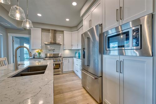 14-2161 Upper Sundance Drive, West Kelowna, BC - Indoor Photo Showing Kitchen With Upgraded Kitchen