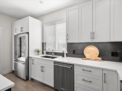 1-3510 Landie Road, Kelowna, BC - Indoor Photo Showing Kitchen With Double Sink